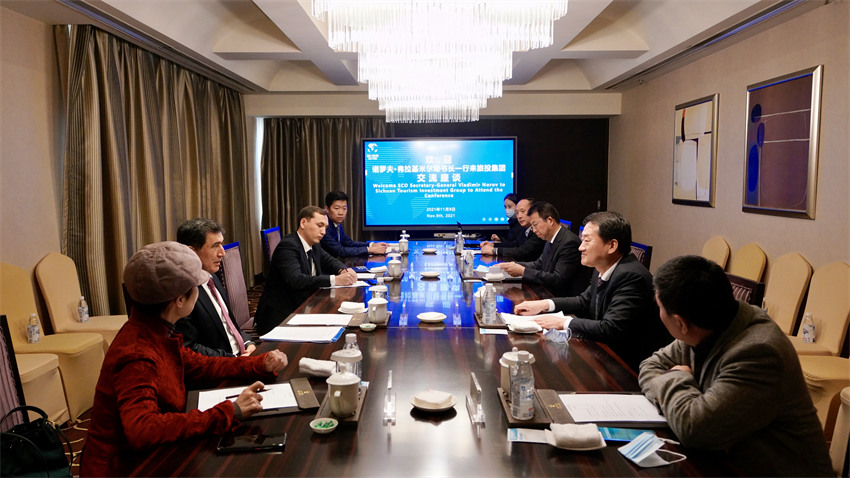 尊龙凯时集团党委书记、董事长任丁会见上合组织秘书长诺罗夫一行