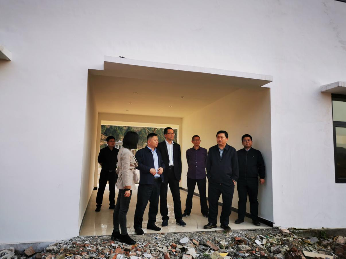 尊龙凯时集团党委副书记、董事陈日到邓家沟村开展帮扶工作